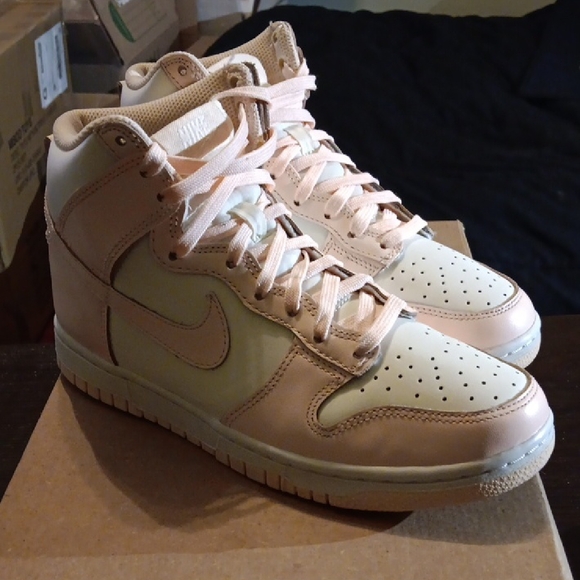 Nike Dunk High Women's Sail Crimson Tint (2021) Womens 7 EUC - Picture 3 of 9